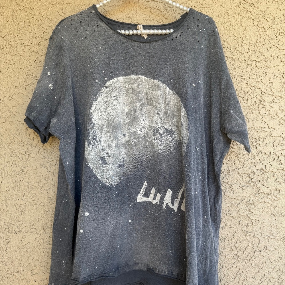 Original version of Moon tee Magnolia Pearl
